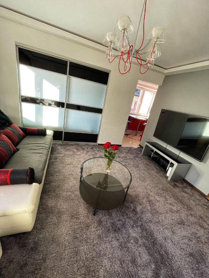 Luxury Red Apartment By Marta Radom Bagian luar foto